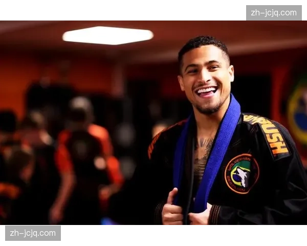 狼队签下戈麦斯阿姆斯特朗，应对拉森离队锋线重组