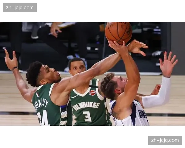 雄鹿防守策略动态切换 大洛深度沉退与字母哥自由人补位